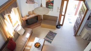 Interior - Family Home With Private Garden Near The Beach (Hersonissos)