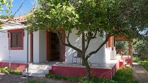 Exterior - Family Home With Private Garden Near The Beach (Hersonissos)