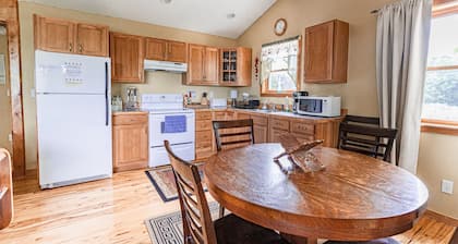 Private And Secluded Rental On the Kalamazoo River - Saugatuck-Douglas-Fennville
