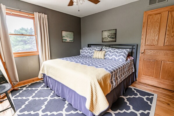 2 bedrooms, iron/ironing board, free WiFi, bed sheets