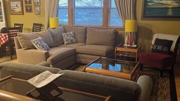 Smart-TV, Kamin, BĂŒcher