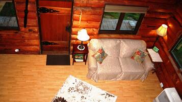 Een smart-tv, een dvd-speler, boeken en een filmbibliotheek