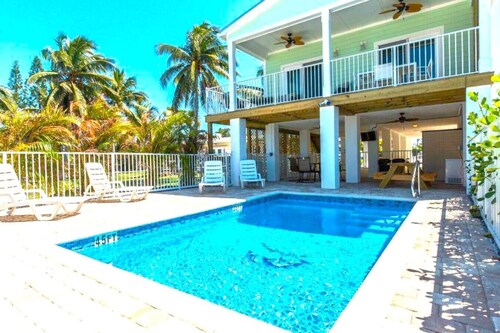 (#8)Waterfront 4 Bed 3 Bath Pool Home w Free Dock