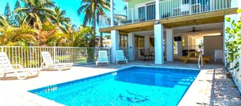 (#8)Waterfront 4 Bed 3 Bath Pool Home w Free Dock