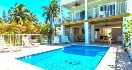 (#8)Waterfront 4 Bed 3 Bath Pool Home w Free Dock