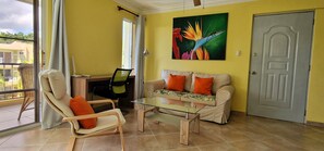 Smart TV, libri, studio