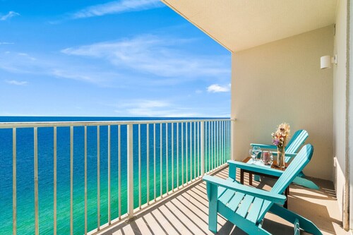 Beautiful Beach front Condo near Pier Park