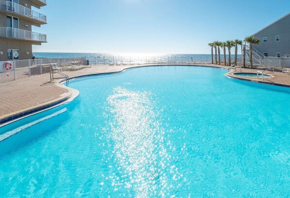 Inomhuspool och uppvärmd pool