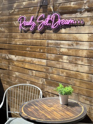 Outdoor dining - Main Street Denver living with DECK ! (Denver)
