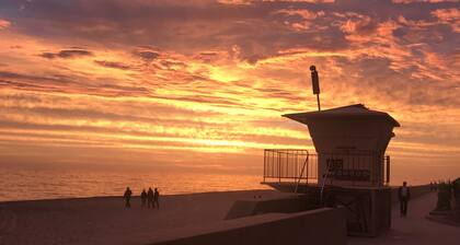 Angenehm und luxuriös Carlsbad Village Beach House 1/2 Block zum Strand