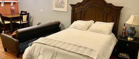 1 habitación, tabla de planchar con plancha, wifi gratis y ropa de cama