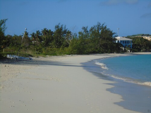 LARGE 4 Bed/4Bath BEACHFRONT APARTMENT SLEEPS 8 and directly  on HOOPERS BAY