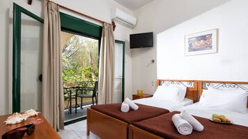 2 bedrooms, in-room safe, iron/ironing board, free WiFi