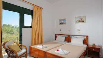2 bedrooms, in-room safe, iron/ironing board, free WiFi