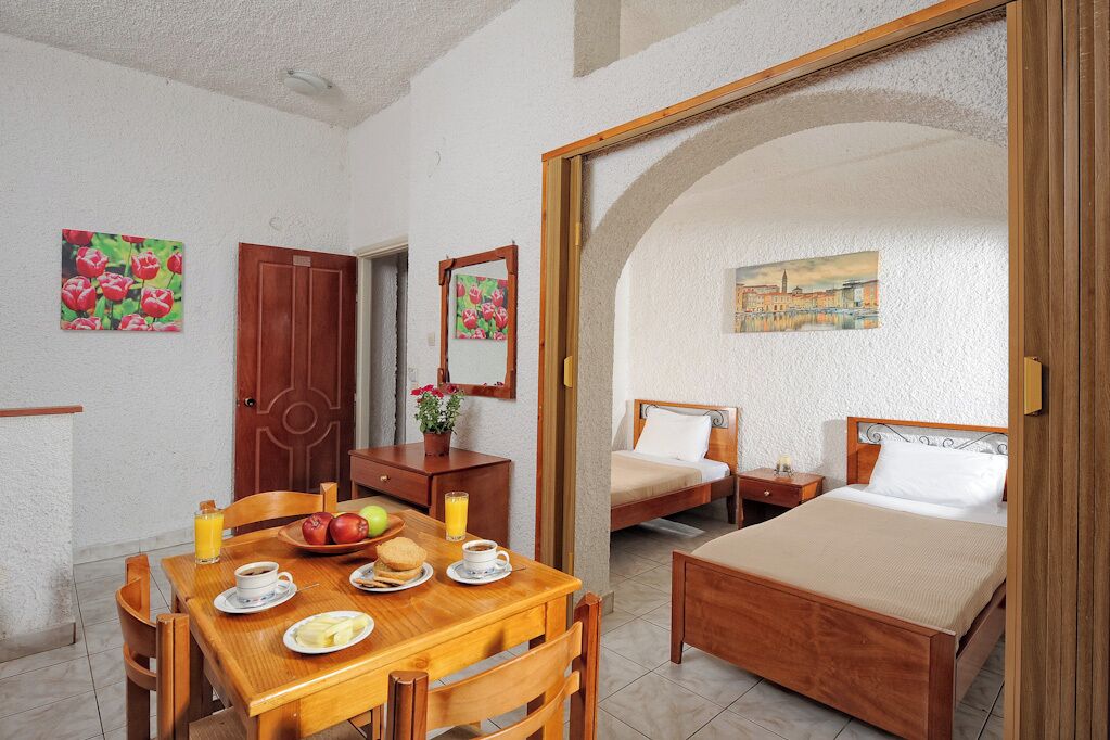 2 bedrooms, in-room safe, iron/ironing board, free WiFi