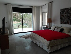 5 habitaciones, tabla de planchar con plancha y wifi gratis