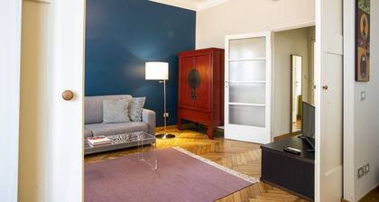 Great Location, Spacious and Bright,Top Floor