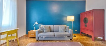 Great Location, Spacious and Bright,Top Floor