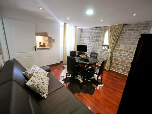 4 Tähteä (****) Ylellinen huoneisto vanhassa kaupungissa Split!Muutama askel kohti Diocletianuksen palatsia!