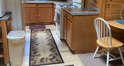 Quiet, Pet Friendly Cottage near Moosehead Lake!