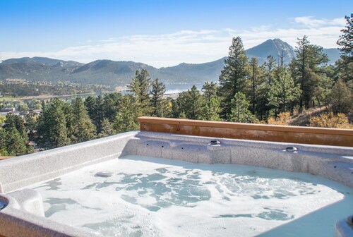 Estes Mountain Home, panoraamanäköala vuorelle ja järvelle, yksityinen sijainti / poreallas