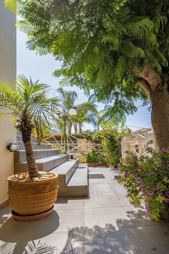 SUMMER HOLIDAY APARTMENT VERY CLOSE TO CRYSTAL WATER SANDY BEACH