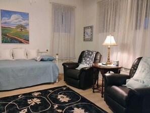 2 bedrooms, desk, iron/ironing board, free WiFi
