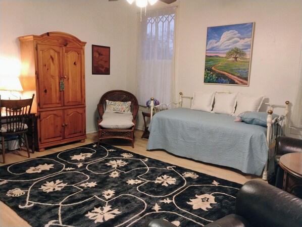 2 bedrooms, desk, iron/ironing board, free WiFi