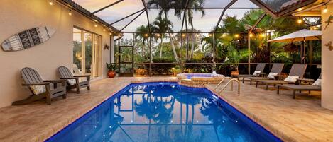 Alberca al aire libre y alberca climatizada