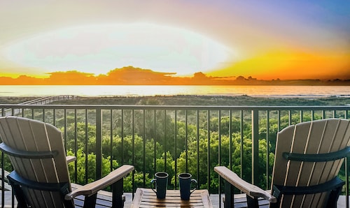 Ocean View Beachfront Getaway Directly on St. Augustine Beach. 