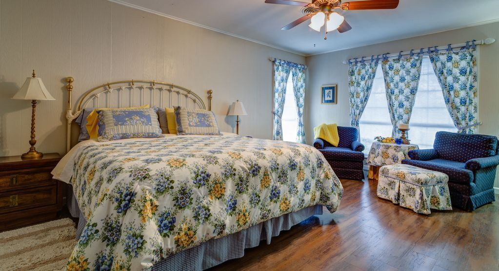 2 多间卧室、办公桌、熨斗/熨衣板、旅行婴儿床