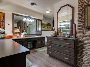 Bathtub, hair dryer, towels - Boutique Farm Stay — Thoughtfully Designed (Georgetown)