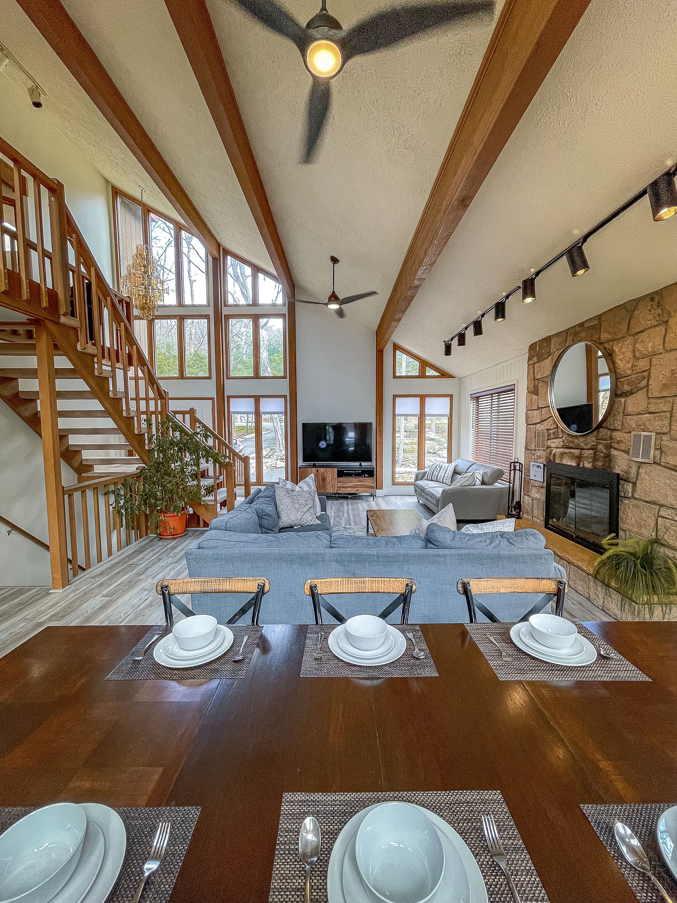 Smart-TV, peis, DVD-spiller og filmbibliotek