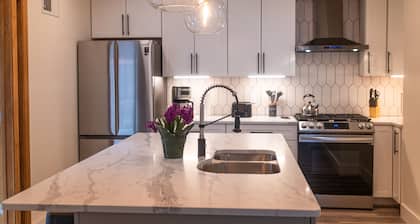Brillante y hermoso - 8 personas Jacuzzi, chimenea, wifi, cocina completamente equipada