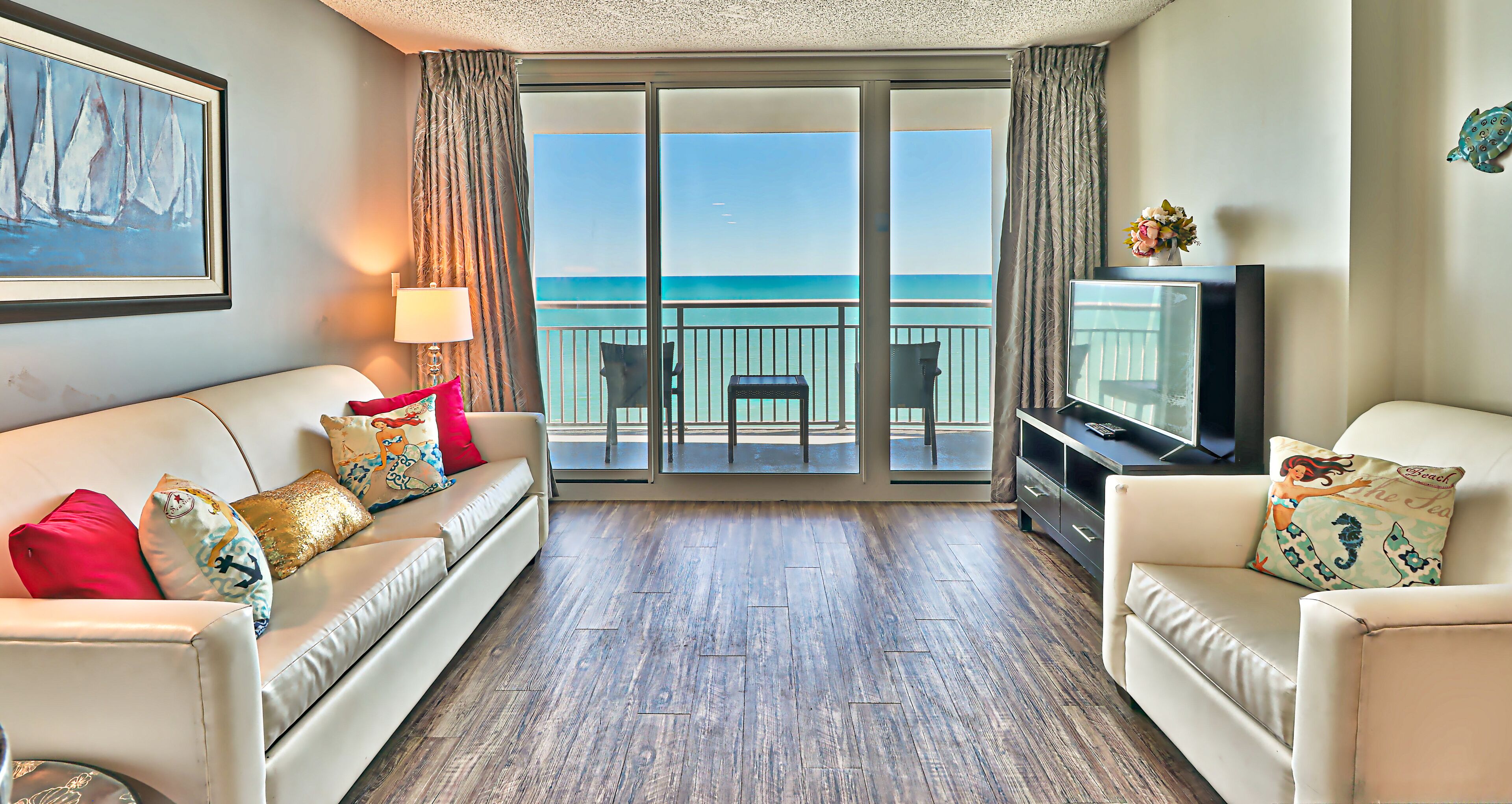 TV, DVD player, livros