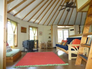 2 bedrooms, in-room safe, iron/ironing board, free WiFi