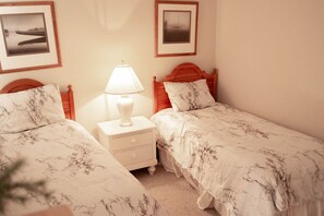 3 slaapkamers, een strijkplank/strijkijzer, gratis wifi, beddengoed