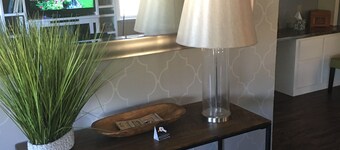 STUNNING!  hot tub w outdoor TV, 5 Miles North Of Weatherford, feels like Home!