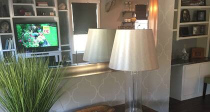 STUNNING! hot tub w outdoor TV, 5 Miles North Of Weatherford, feels like Home!