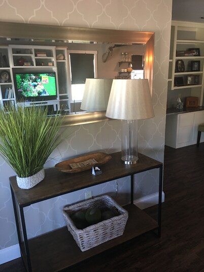 STUNNING!  hot tub w outdoor TV, 5 Miles North Of Weatherford, feels like Home!