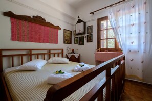 Traditional House, 2 Bedrooms | 2 bedrooms, iron/ironing board, free cots/infant beds, free WiFi