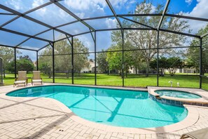 Lämmitetty uima-allas