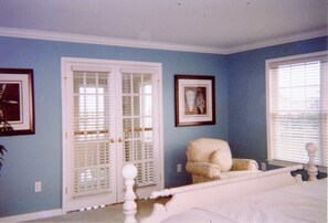 4 bedrooms, desk, iron/ironing board, free WiFi