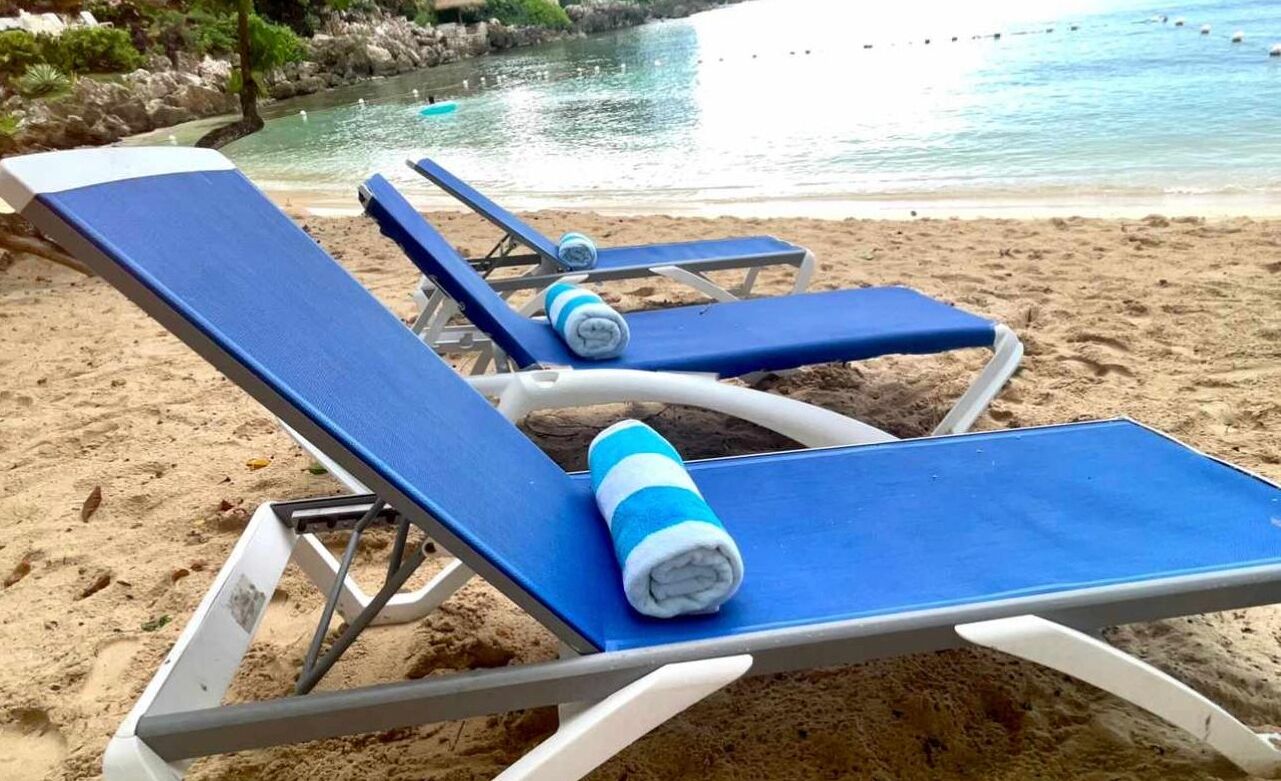 Camastros y toallas de playa 