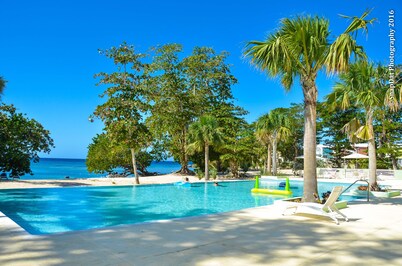 Negril Homes Perl,OceanFront, Beach, Pool Free Wifi, Outdoor Kitchen