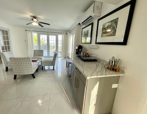 Interior - Negril Homes Perl,OceanFront, Beach, Pool Free Wifi, Outdoor Kitchen (Negril)