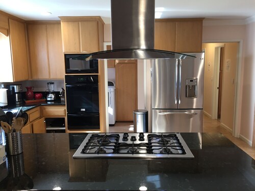 Anaheim Convention/Disney/Knotts/Huntington Beach/Universal Studios Great Value!