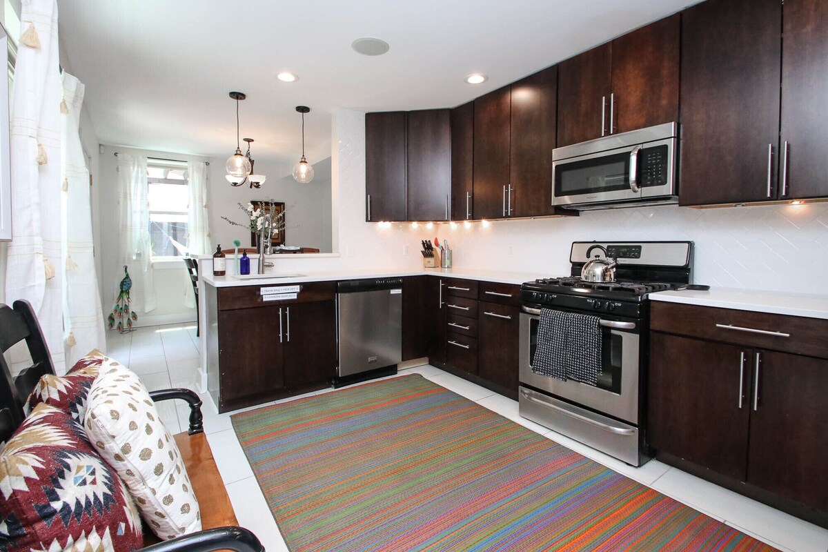 Gorgeous! Parking! Park Front! - Perfect Center City Location!