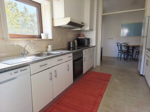 Kitchen  - Large flat w/ Sea view + Car Parking - Flowerstreet54 Flats (Matosinhos)