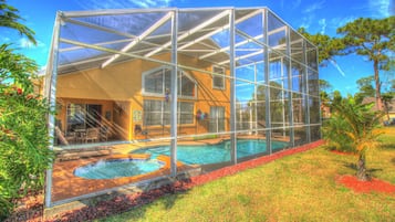 Piscine extérieure, piscine chauffée